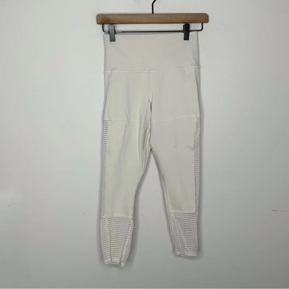 Alo Yoga Off The Grid Capri Color Bone Size Small - Picture 3 of 14